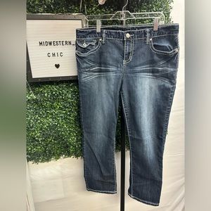 Maurice’s | Dark Wash Capri 🤩